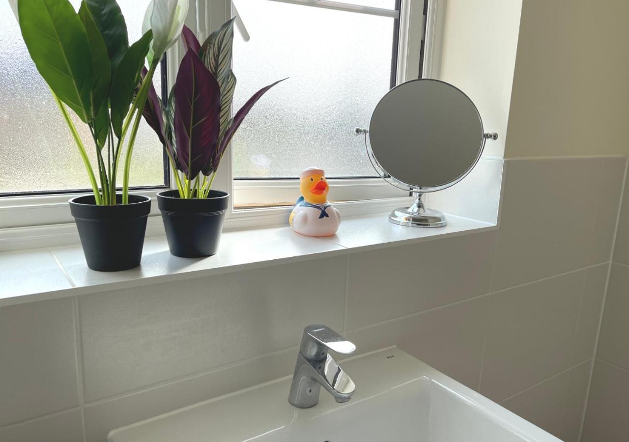 Ashford Holiday Home Sleeps 6 Free Parking Wifi Willesborough Exteriér fotografie